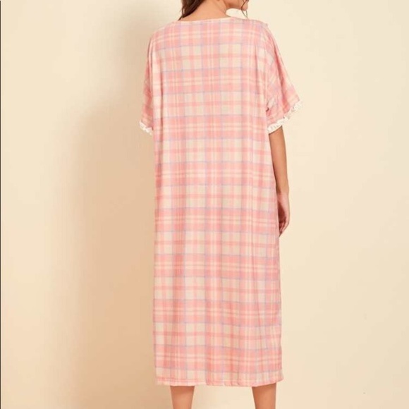 New Pink Plaid Oversize Collar Nightgown​ - Picture 2 of 6